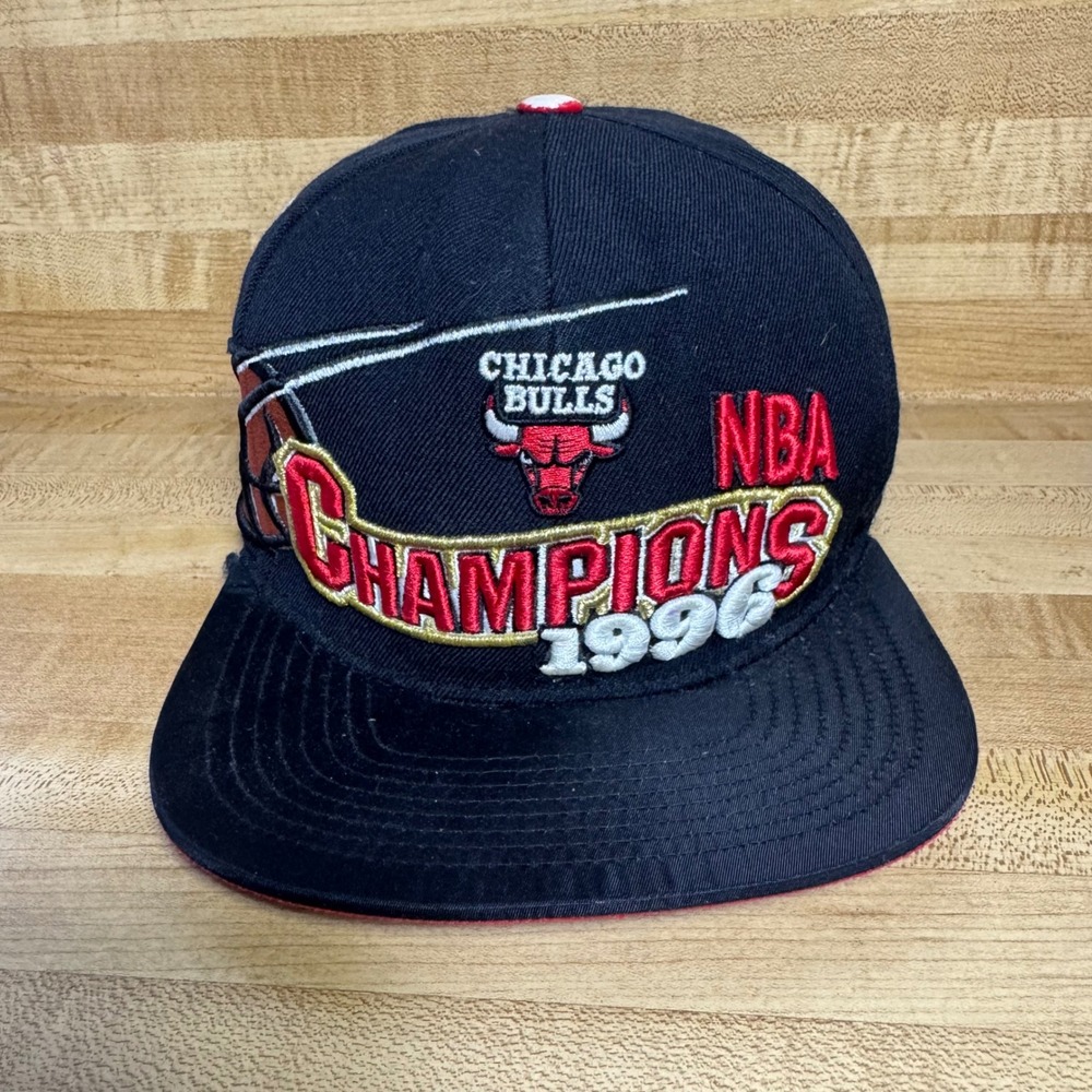 Mitchell & Ness Chicago Bulls 1996 NBA Champions Snapback Hat Black Red Mens